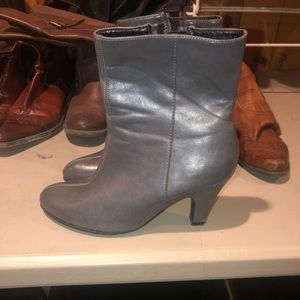 Heeled leather boots